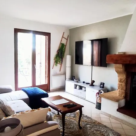 Welcome, Bienvenue, Chez Charly! * Nébian
