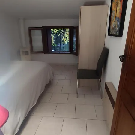 Welcome, Bienvenue, Chez Charly!