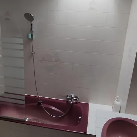 Welcome, Bienvenue, Chez Charly!