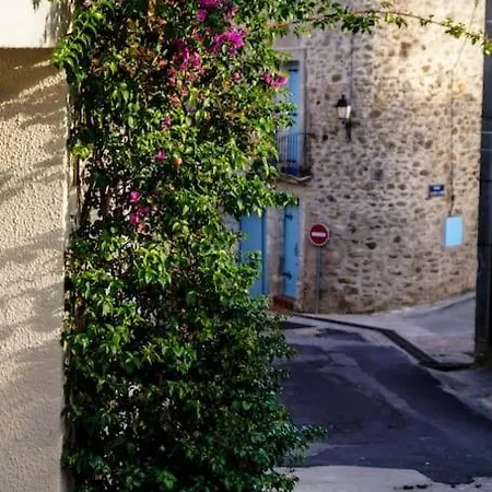 Welcome, Bienvenue, Chez Charly! Nebian